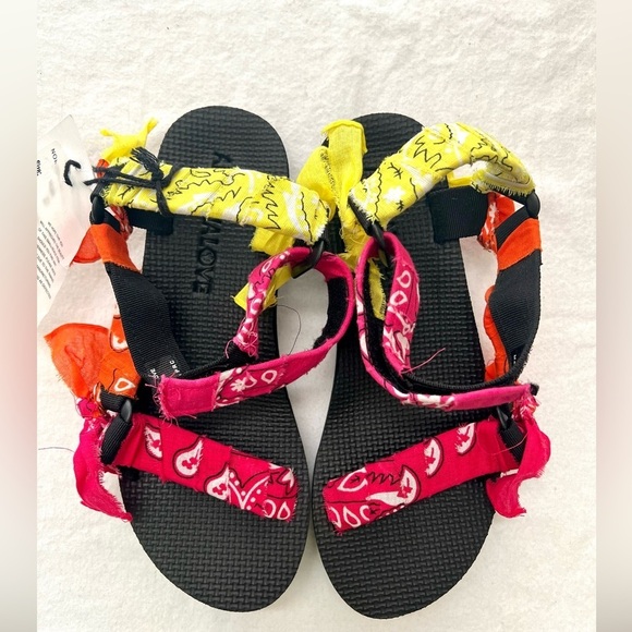 Arizona Love handmade sandals multi colored paisley print, Velcro straps NWT 37 - Picture 4 of 7